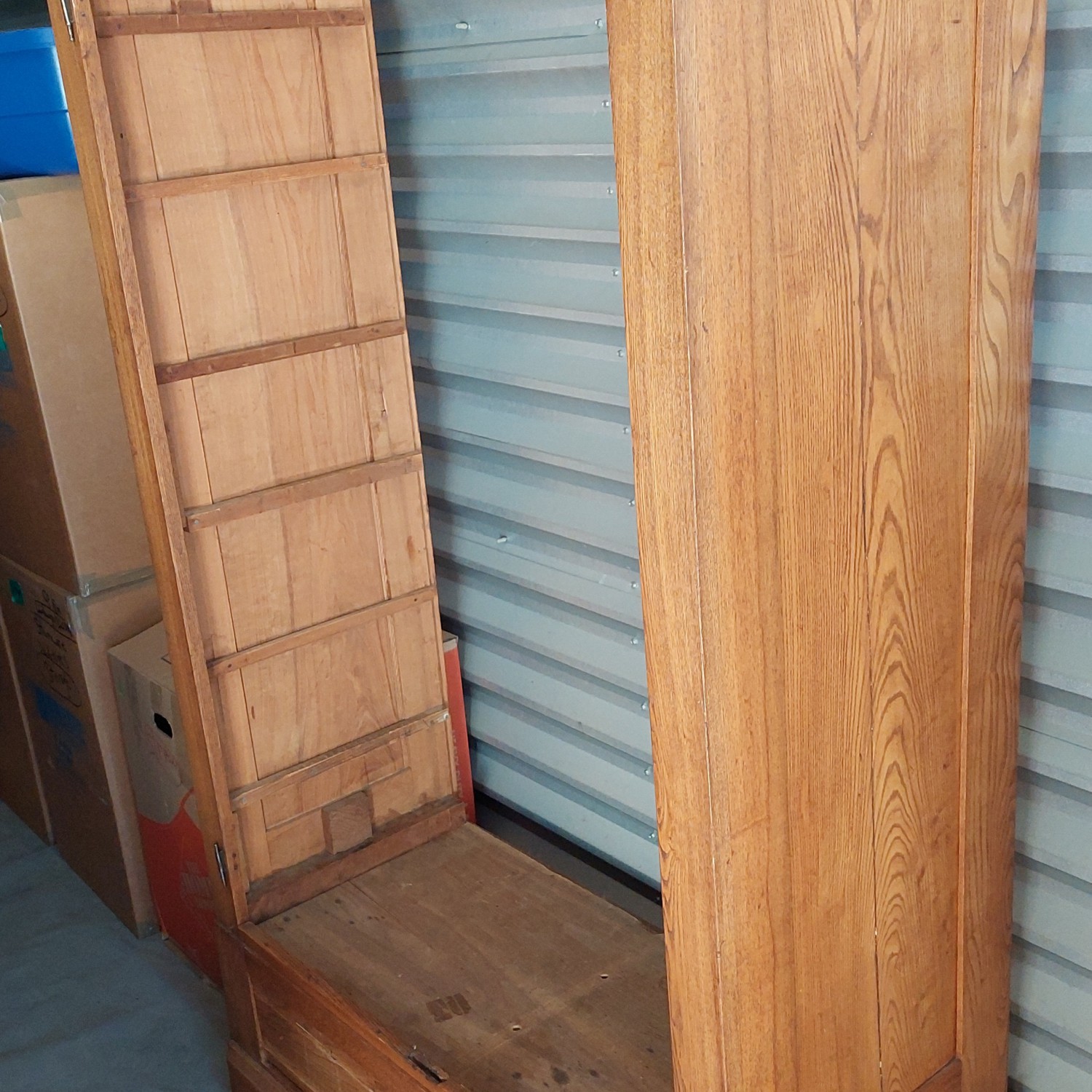 Antique oak wardrobe 