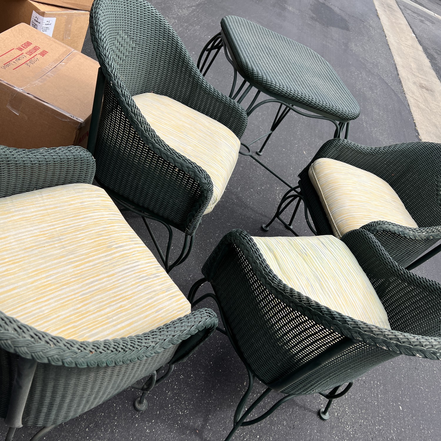 Marked down! Iron & Wicker balcony/patio set 4 chairs + 1 table
