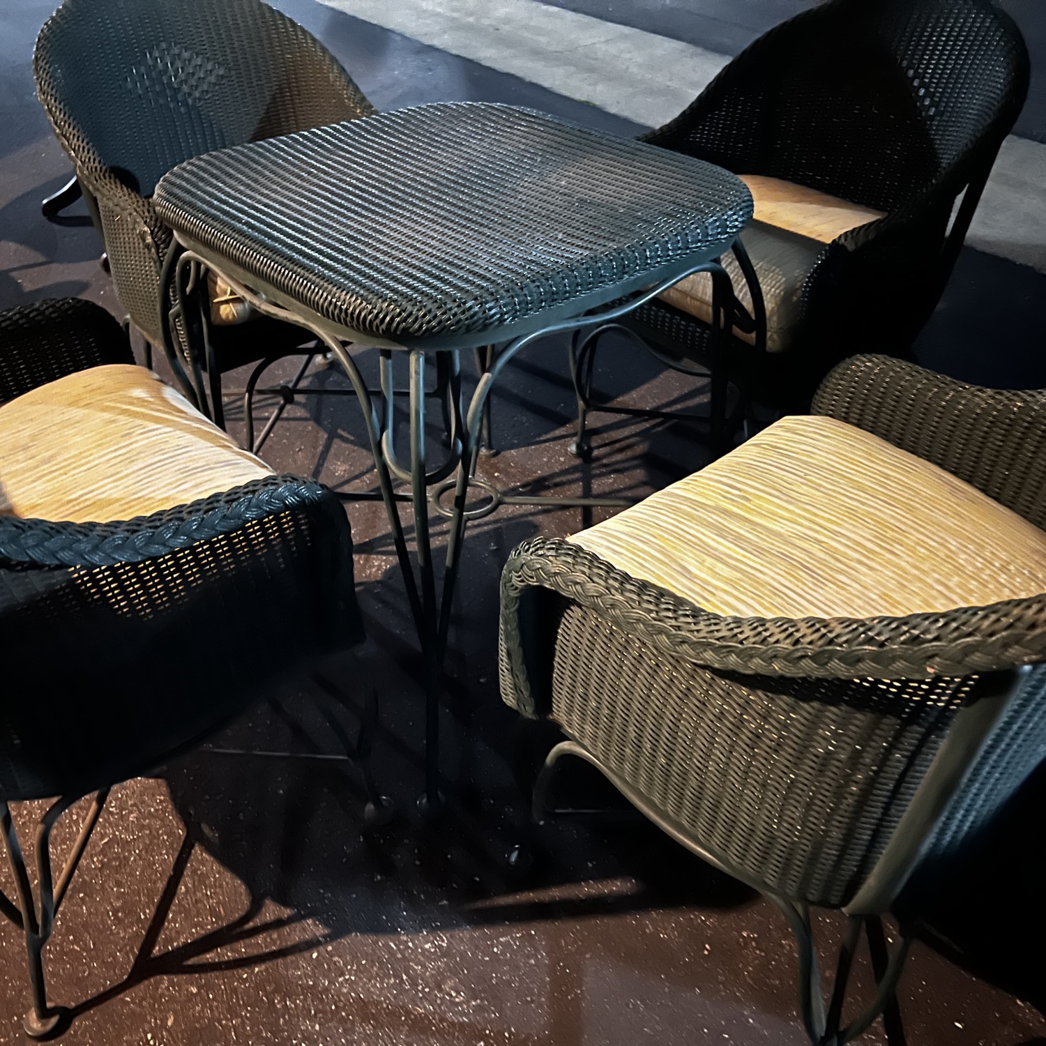 Marked down! Iron & Wicker balcony/patio set 4 chairs + 1 table