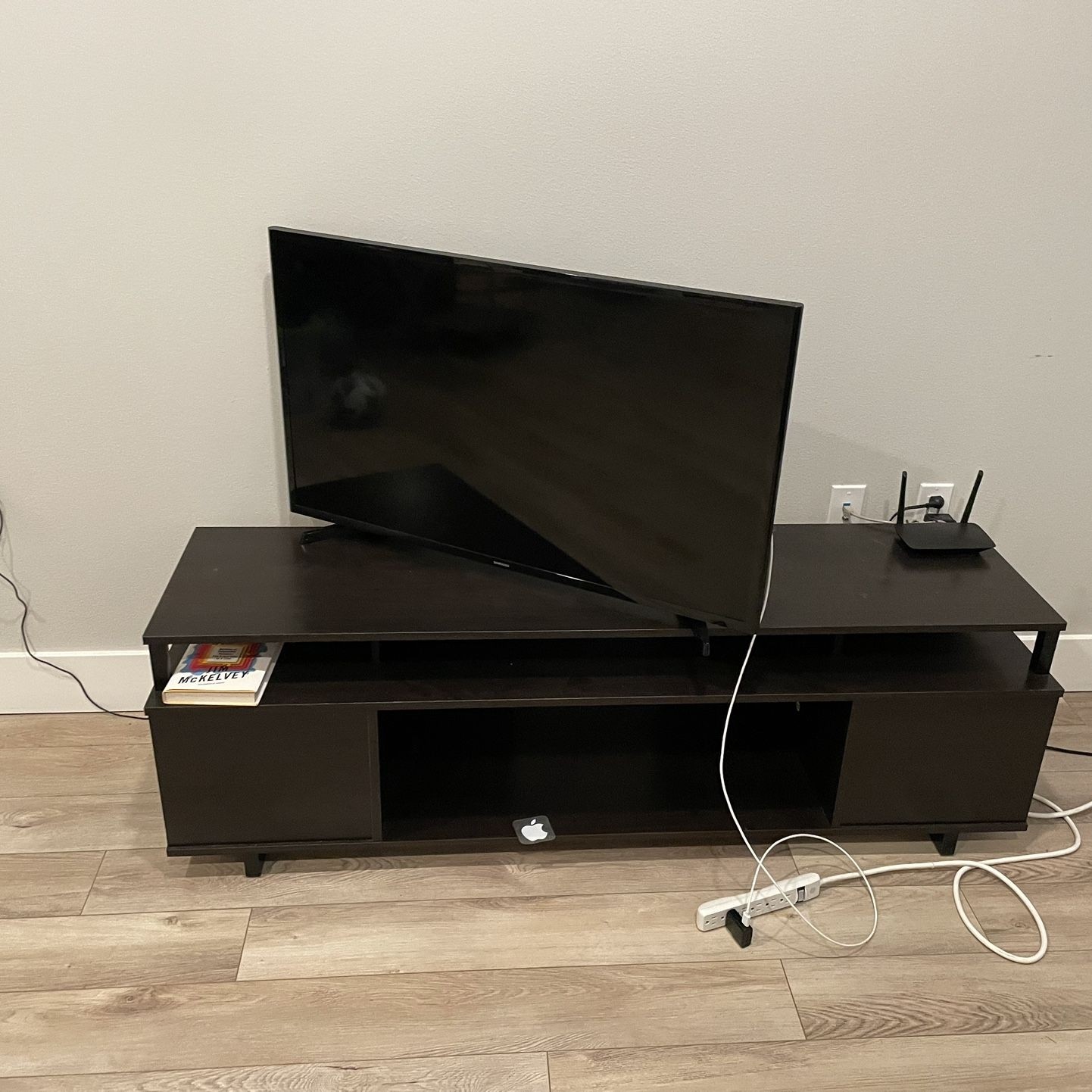 Samsung 42inch Smart TV, Xbox Series S Rarely Used, Oculus Quest 2, Never Used